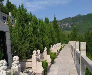 第一次參加葬禮要怎么穿才好呢？493-九龍山骨灰公墓